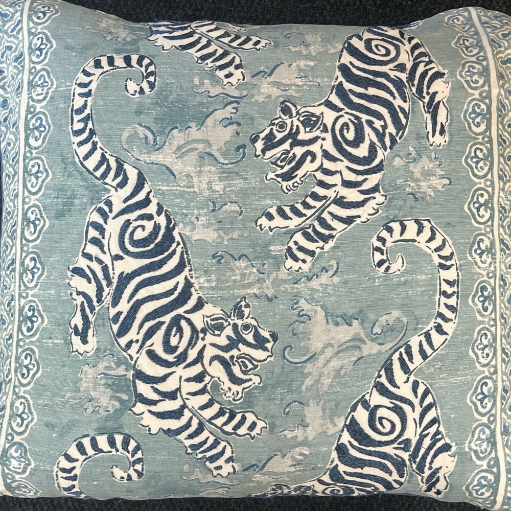 Ryan Studios- Blue & White Tiger Print Decorative Throw Pillow - Set of 2 - Picture 9 of 11